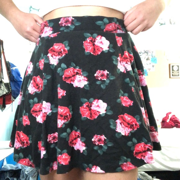Skirt - Picture 1 of 3